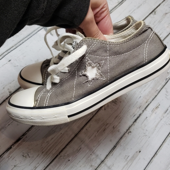 Converse Other - CONVERSE ONE STAR Grey sneakers junior’s  size 2 low